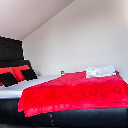 Guest House Vila Salute Ni Esterno foto